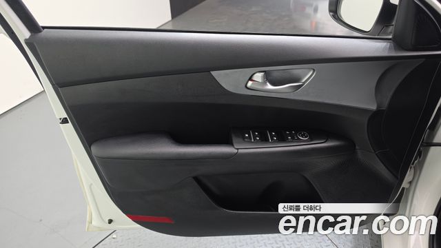 Kia K3 2023 — photo 14