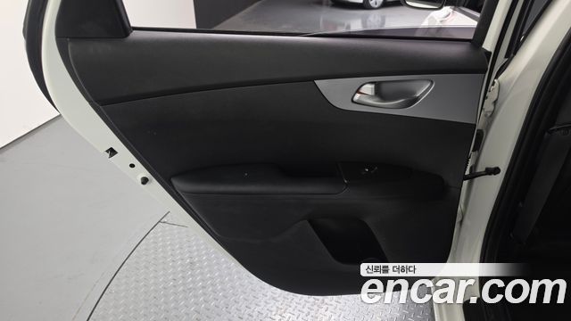 Kia K3 2023 — photo 15