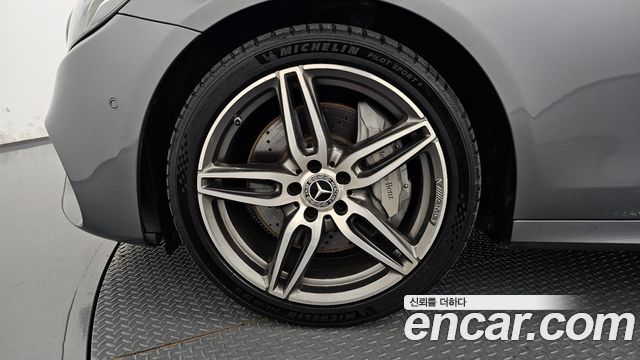 Mercedes-Benz E-Class 2019 — photo 5