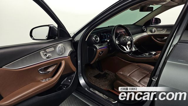 Mercedes-Benz E-Class 2019 — photo 13