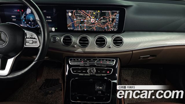 Mercedes-Benz E-Class 2019 — photo 20