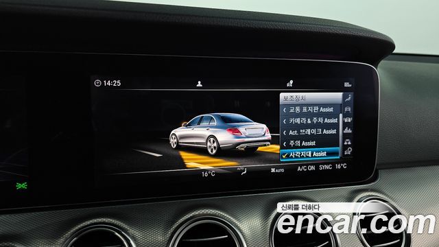 Mercedes-Benz E-Class 2019 — photo 22
