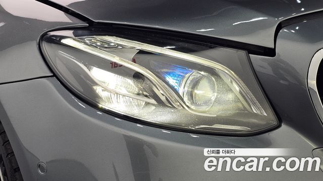 Mercedes-Benz E-Class 2019 — photo 8