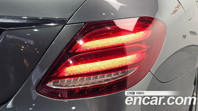 Mercedes-Benz E-Class 2019 — photo 9
