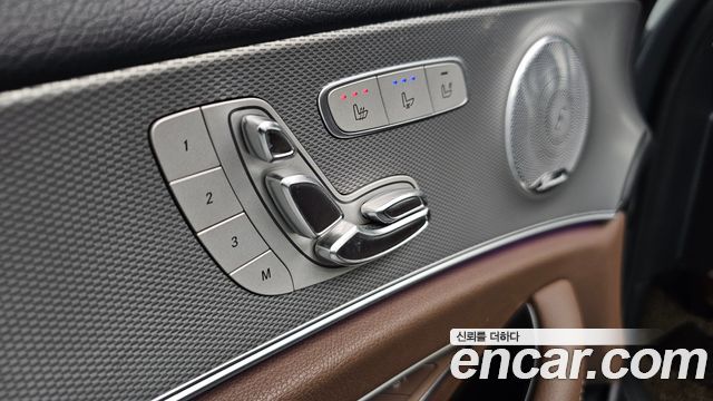 Mercedes-Benz E-Class 2019 — photo 29