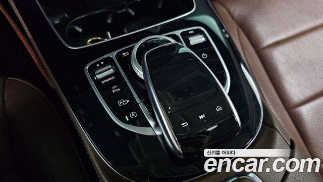 Mercedes-Benz E-Class 2019 — photo 37