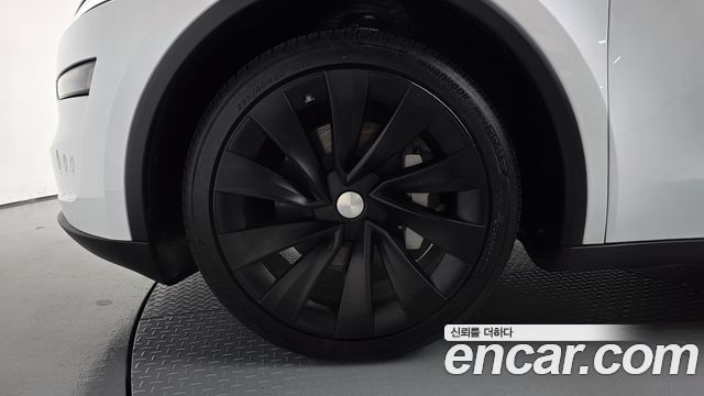 Tesla Model Y 2025 — photo 5