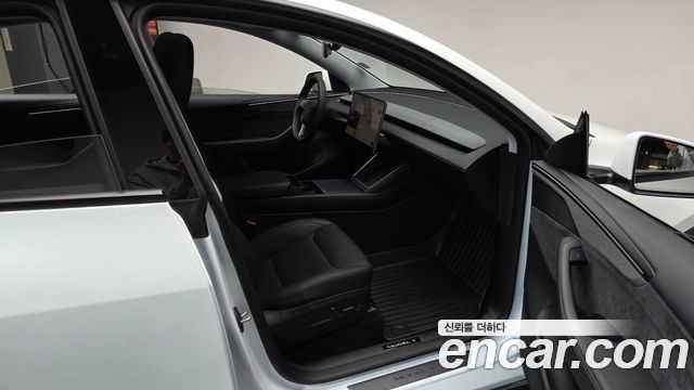 Tesla Model Y 2025 — photo 17