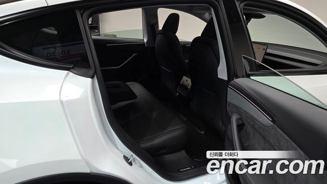 Tesla Model Y 2025 — photo 18