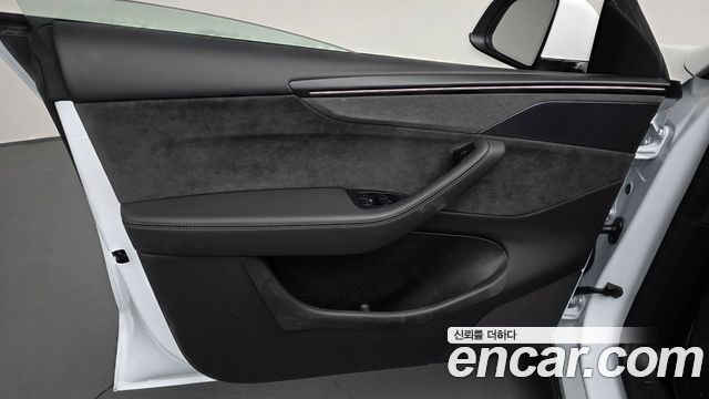 Tesla Model Y 2025 — photo 14
