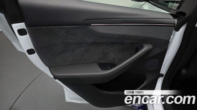 Tesla Model Y 2025 — photo 15