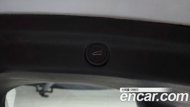 Tesla Model Y 2025 — photo 33