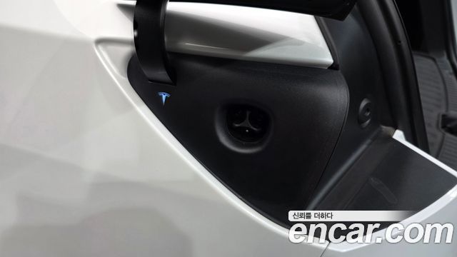 Tesla Model Y 2025 — photo 34