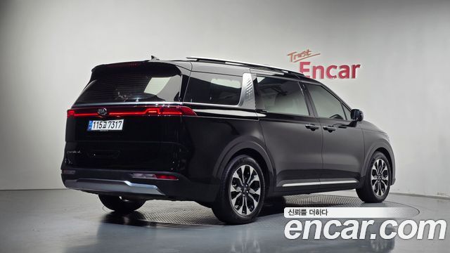 Kia Canival 2021 — photo 2