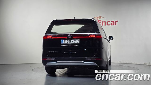 Kia Canival 2021 — photo 4