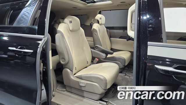 Kia Canival 2021 — photo 17