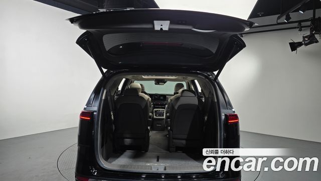Kia Canival 2021 — photo 24