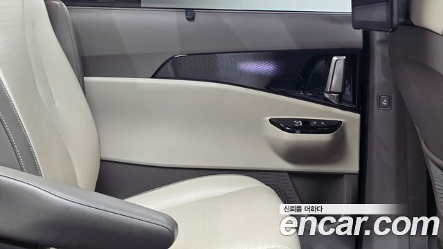 Kia Canival 2021 — photo 15