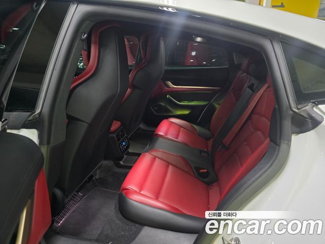 Porsche Taycan 2023 — photo 7