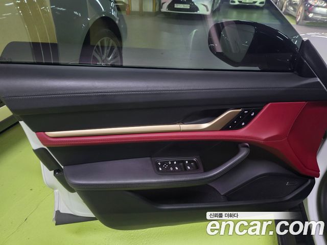 Porsche Taycan 2023 — photo 9