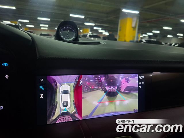 Porsche Taycan 2023 — photo 12