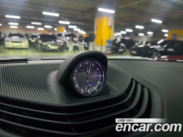 Porsche Taycan 2023 — photo 14