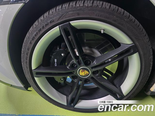 Porsche Taycan 2023 — photo 16