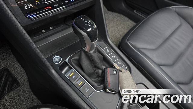 Volkswagen Tiguan 2023 — photo 12