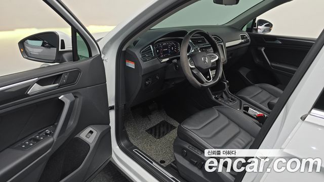 Volkswagen Tiguan 2023 — photo 13