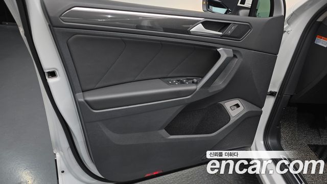 Volkswagen Tiguan 2023 — photo 14