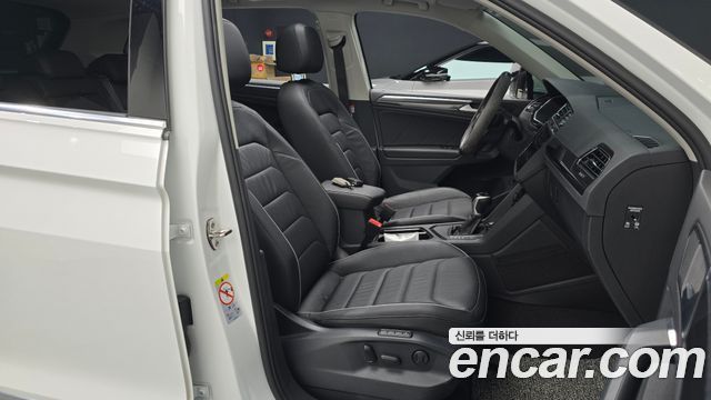 Volkswagen Tiguan 2023 — photo 16