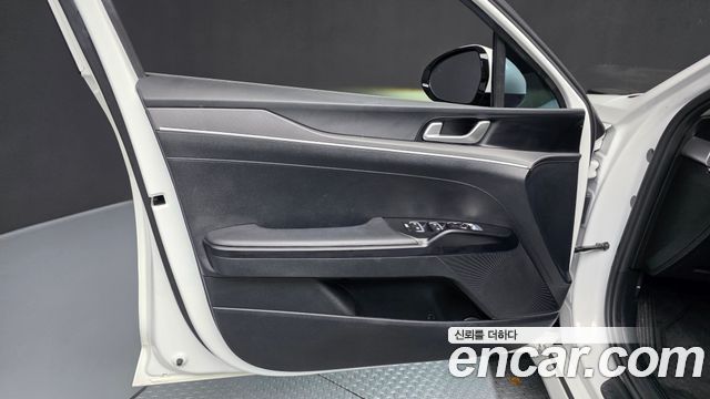 Kia K5 2023 — photo 14