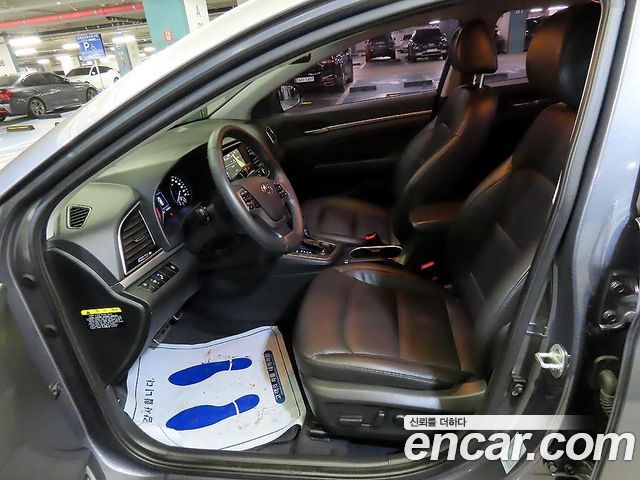 Hyundai AVANTE 2016 — photo 10