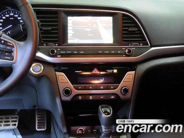 Hyundai AVANTE 2016 — photo 11