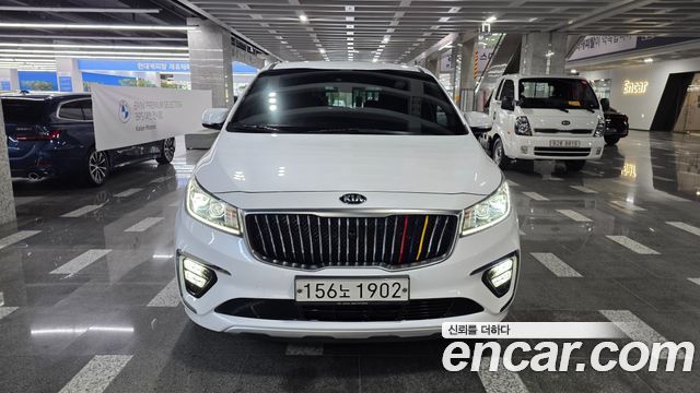 Kia Canival 2020 — photo 1