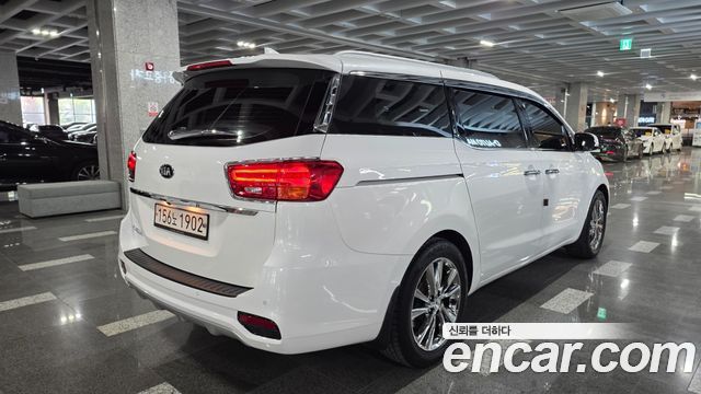 Kia Canival 2020 — photo 8
