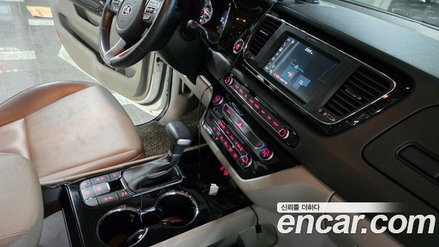 Kia Canival 2020 — photo 12