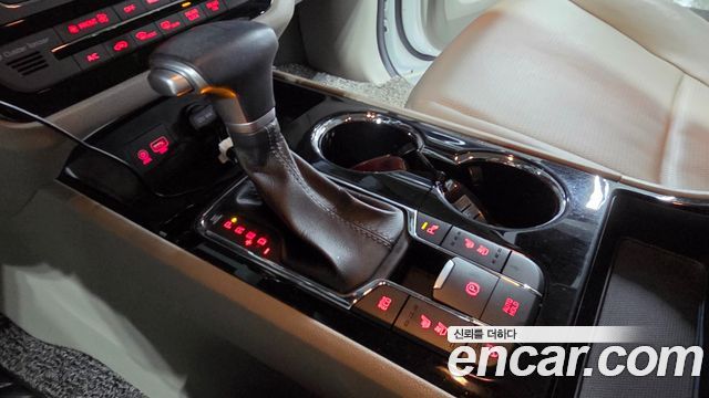 Kia Canival 2020 — photo 14
