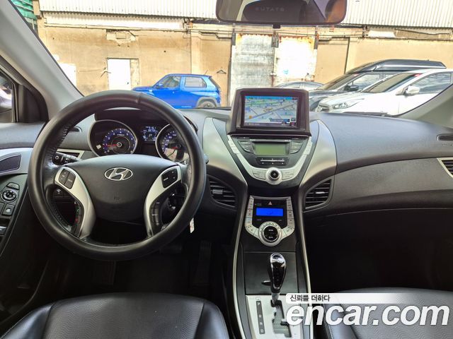 Hyundai AVANTE 2012 — photo 11