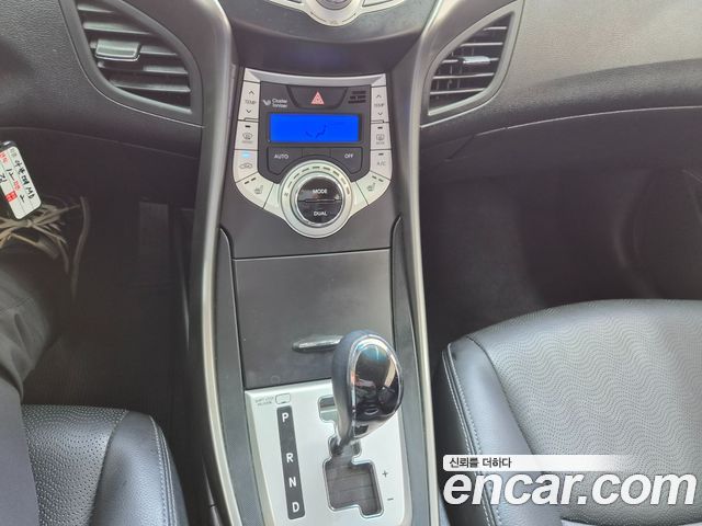 Hyundai AVANTE 2012 — photo 14