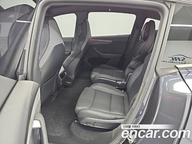 Tesla Model Y 2026 — photo 12