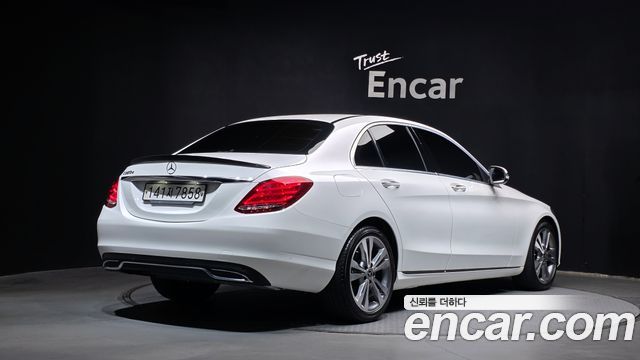 Mercedes-Benz C-Class 2018 — photo 2