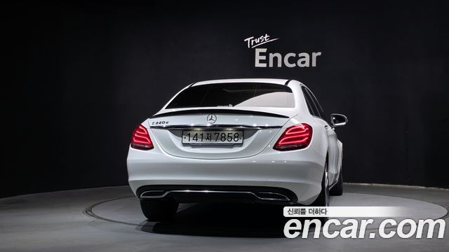 Mercedes-Benz C-Class 2018 — photo 4
