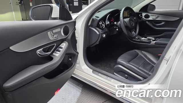 Mercedes-Benz C-Class 2018 — photo 13