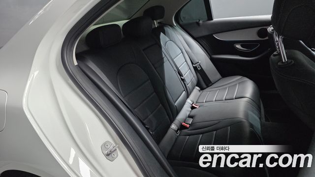 Mercedes-Benz C-Class 2018 — photo 17