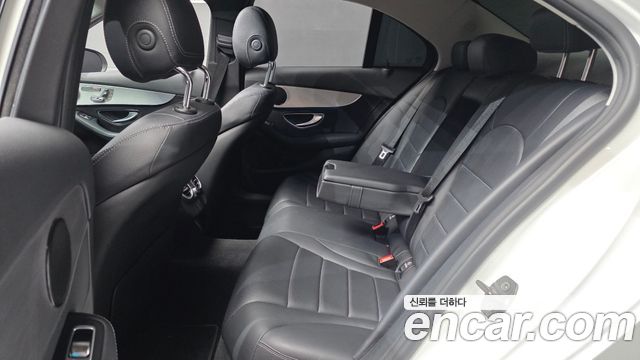 Mercedes-Benz C-Class 2018 — photo 18