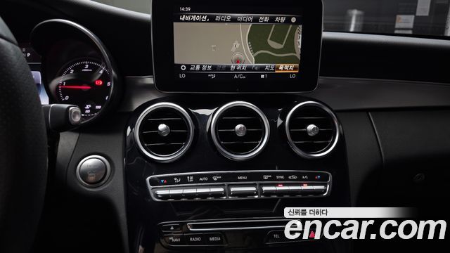 Mercedes-Benz C-Class 2018 — photo 20