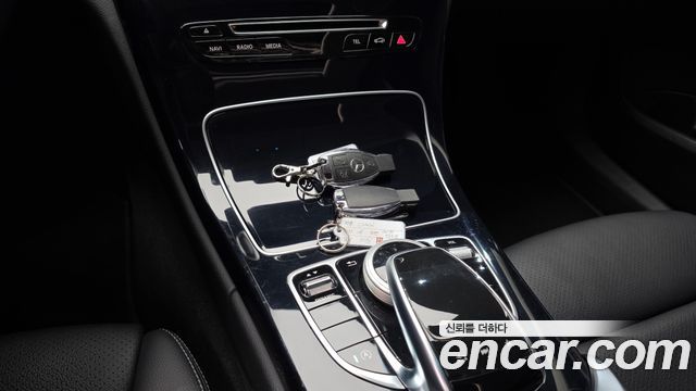 Mercedes-Benz C-Class 2018 — photo 26