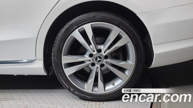 Mercedes-Benz C-Class 2018 — photo 7