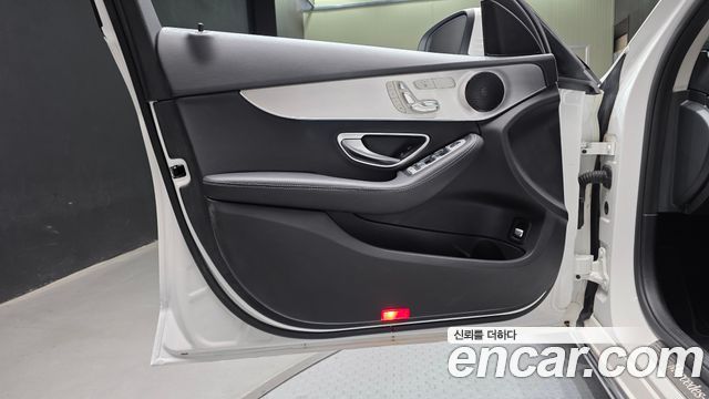 Mercedes-Benz C-Class 2018 — photo 14
